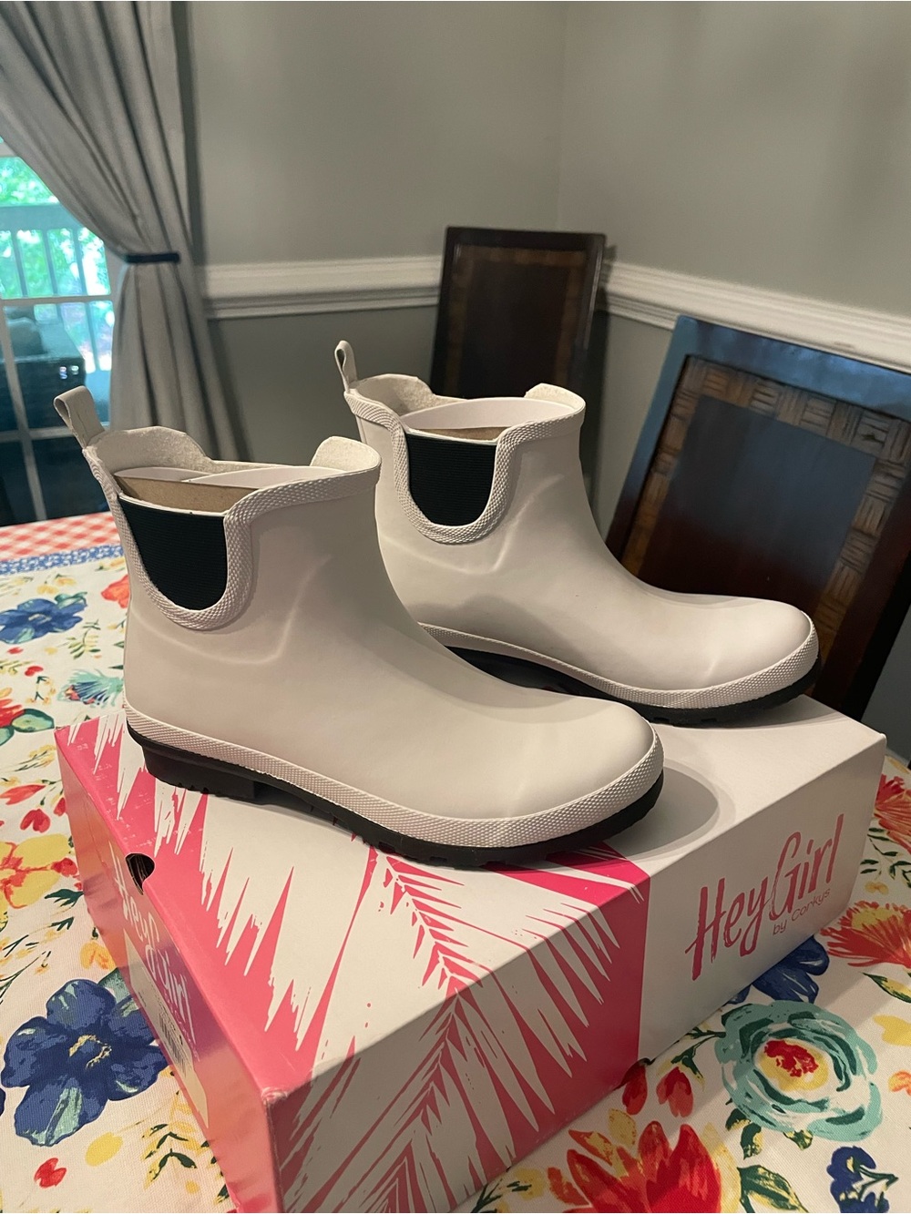Hey Girl by Corkys Yikes White Pull-On Rain Boots Size 8 NIB